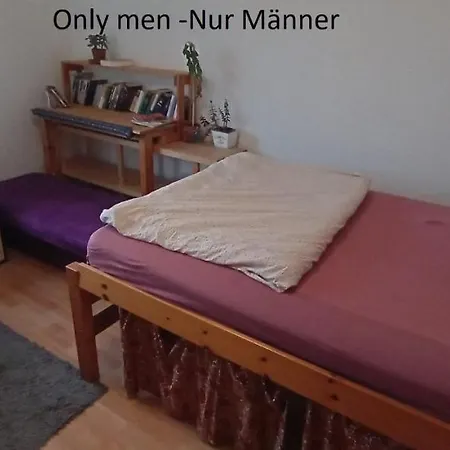 Lovely In Center - Single Bed 1- Men Only - Nur Manner Alloggio in famiglia